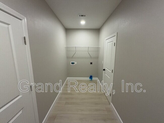 Building Photo - 6147 Beverly Ann Cir