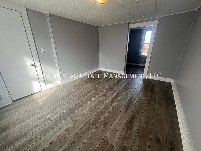 Building Photo - 12 Vigue St