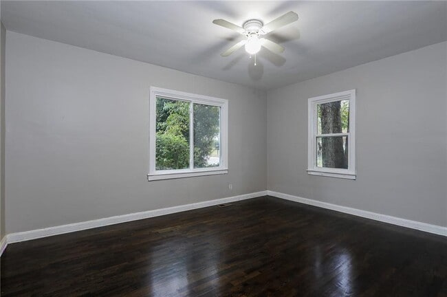 Building Photo - 1123 Graymont Dr SW