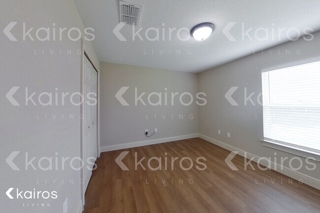 Building Photo - 14310 SW 28th Ave