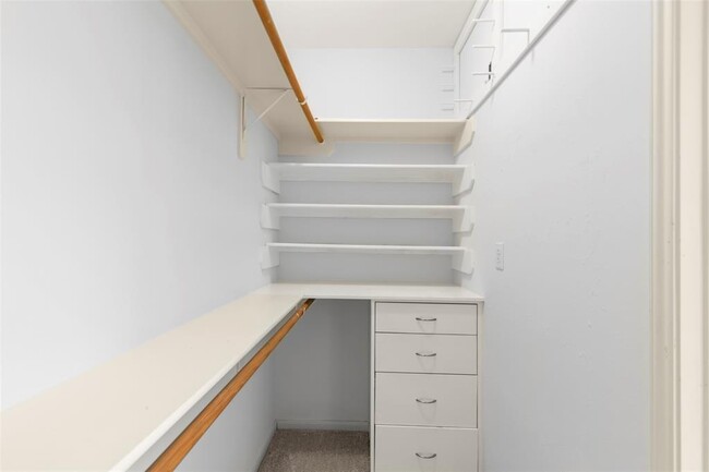 Building Photo - 2111 Blue Water Bay Dr