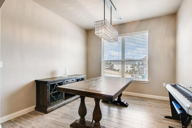 Building Photo - 303 Highland Village Cove