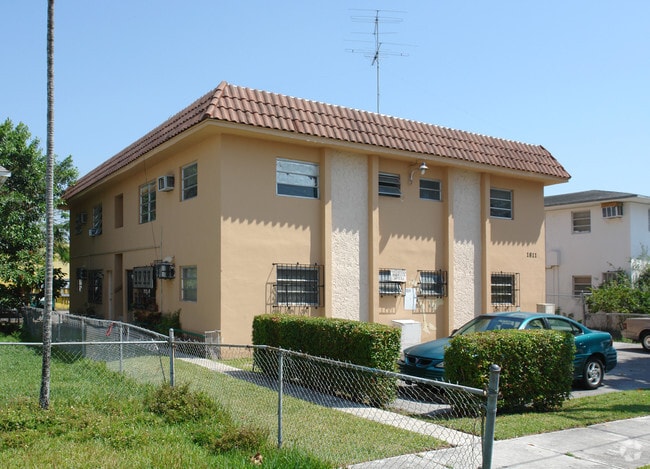 Building Photo - 1811 NW 19th Terr