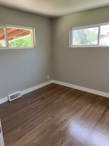 Building Photo - 2525 14th Ave Ct