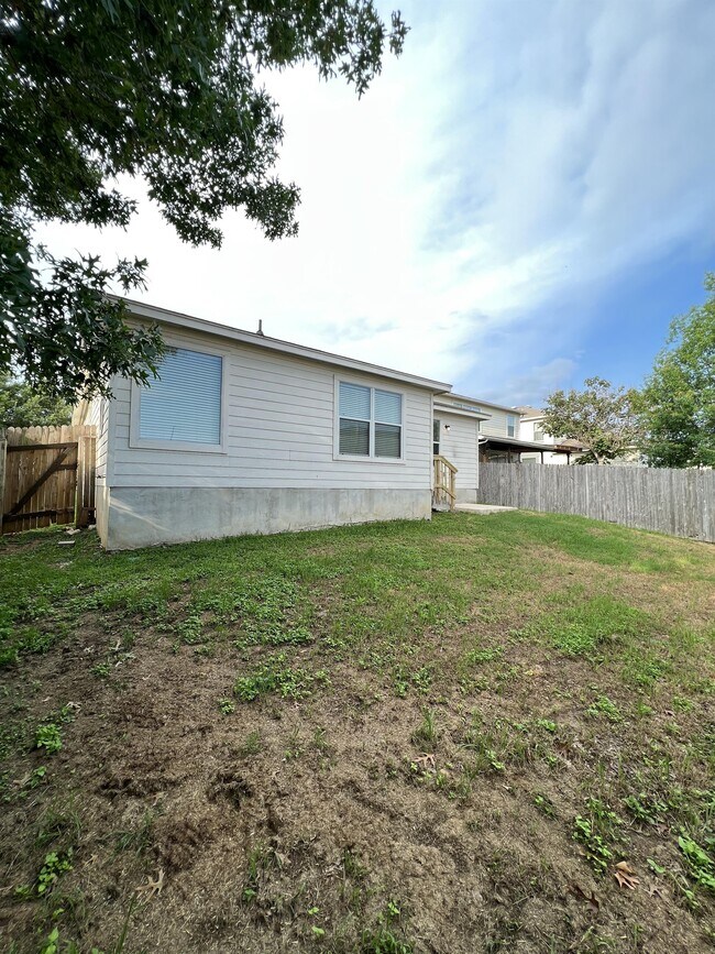 Building Photo - 9411 Massaro St