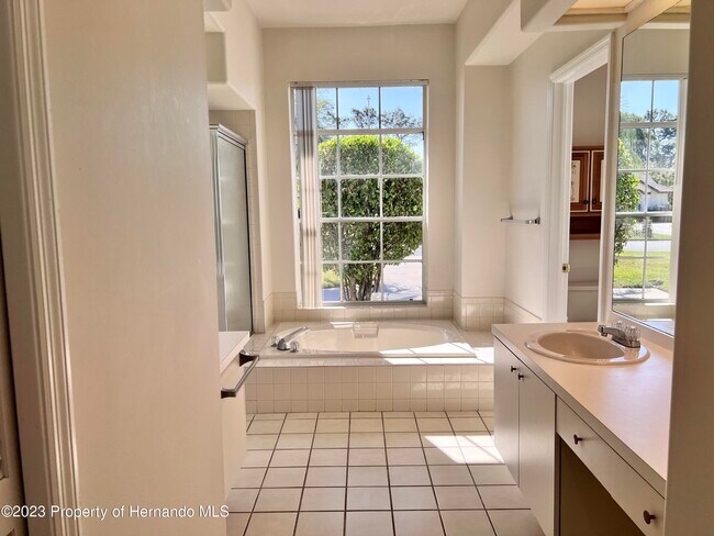 Building Photo - 9369 Ashley Dr