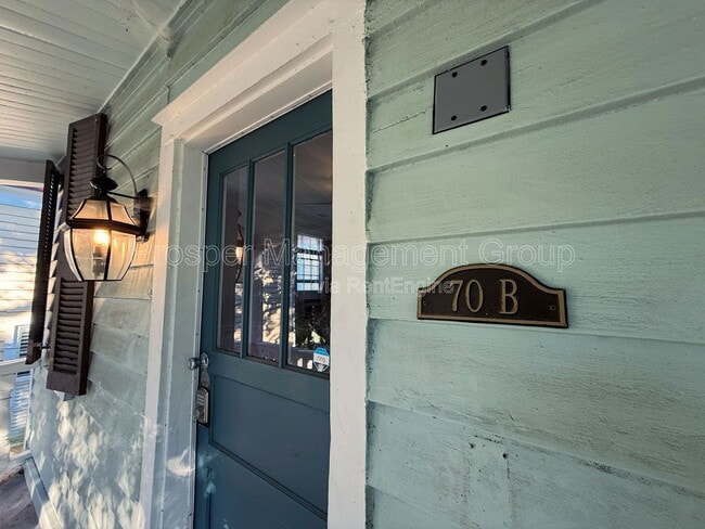 Building Photo - 70 Radcliffe St