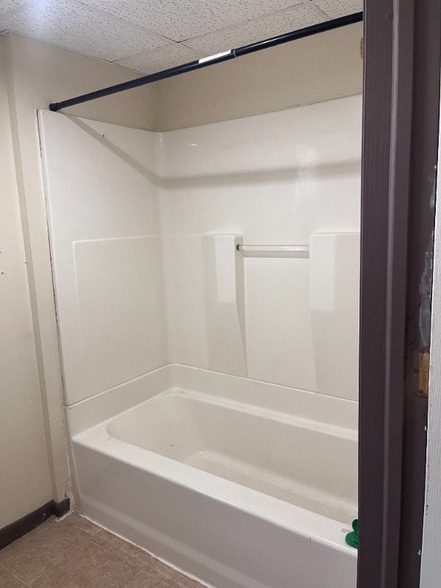 Building Photo - 204 Pekin Ave