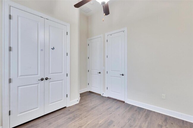 Building Photo - 14208 Tyburn Trail
