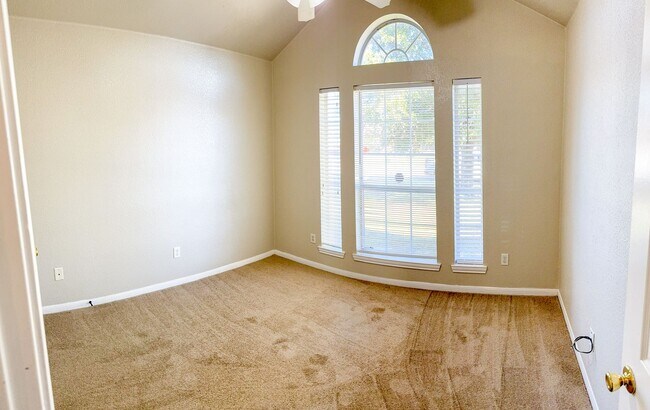 Building Photo - 4506 Mildred Ave