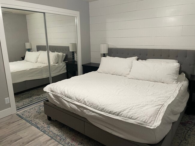 Building Photo - 1011 W 600 S