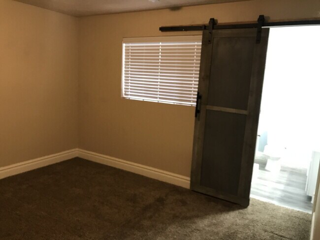 Building Photo - "Spacious 2-Bed, 2-Bath Condo Retreat in S...