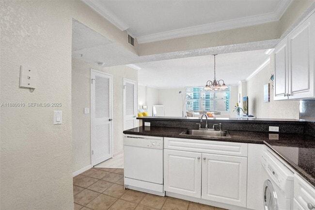 Building Photo - 2501 S Ocean Dr