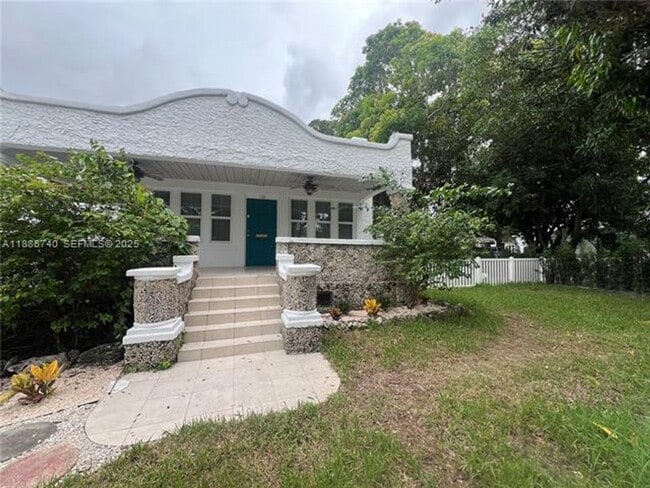 Building Photo - 130 SW 1st Ave