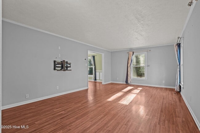 Building Photo - 215 Canterbury Rd