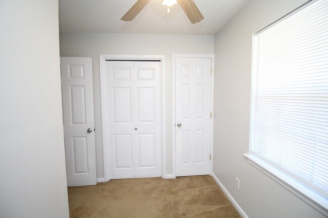 Building Photo - Gulf Breeze Rental: 3 Bedroom Brick Home w...
