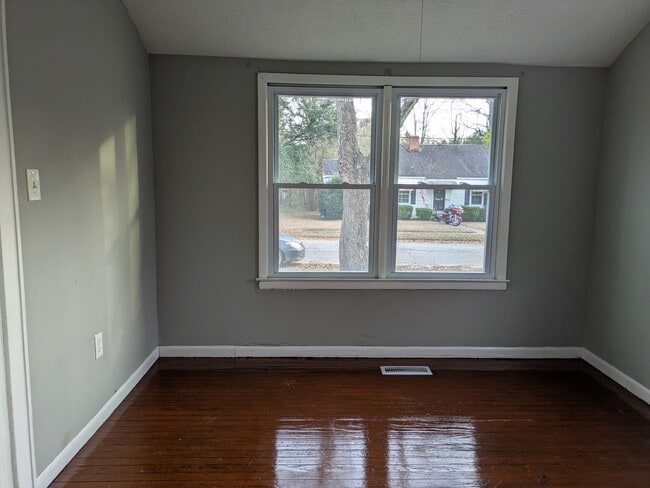 Building Photo - Newly remodeled 3 BR 1 bath home