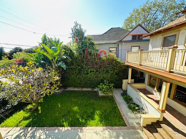 side view of yard - 847 E Kensington Rd