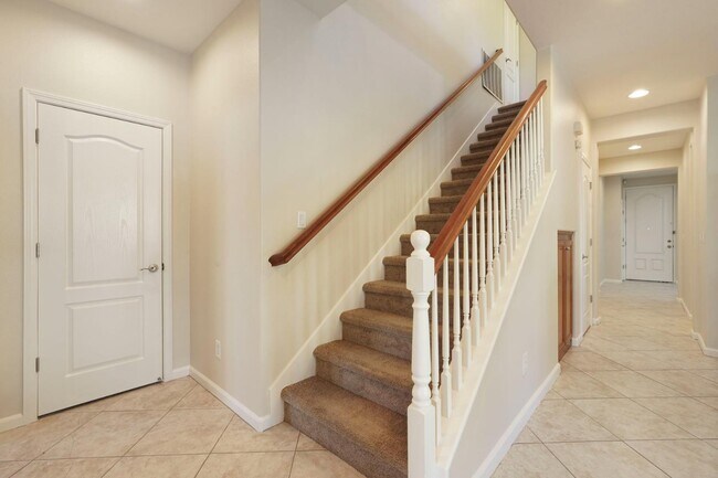 Building Photo - 356 S Paraiso Way