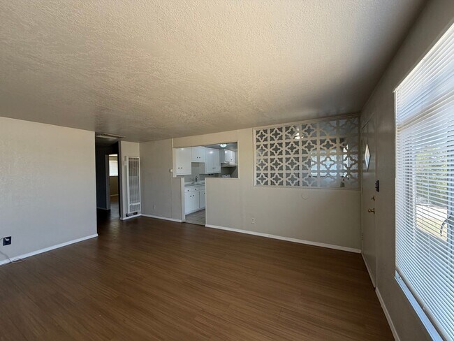 Building Photo - 1020 Taos Dr