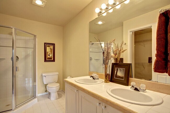 Building Photo - 2Bd/1.75Ba Bothell Condo