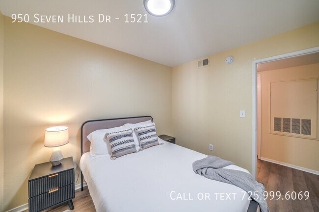 Building Photo - 950 Seven Hills Dr