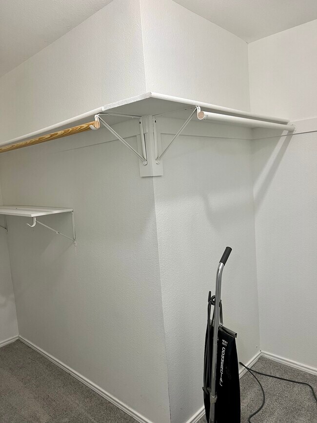 Building Photo - 3612 Villa Pl