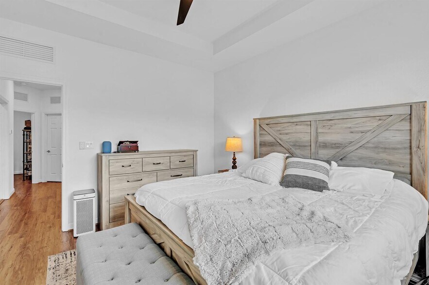 Building Photo - 4668 Banker Ter