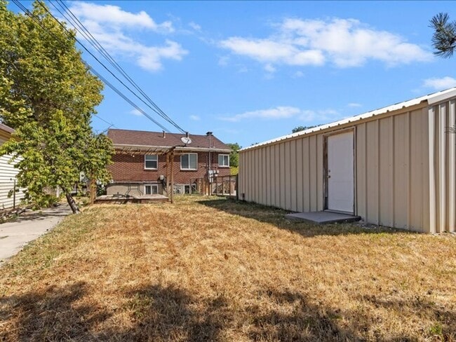 Building Photo - 1220 E Hudson Ave