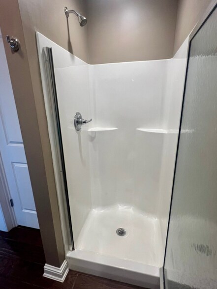 Building Photo - 1604 Spring Valley Dr