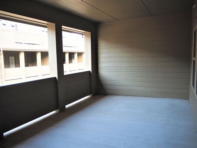 Building Photo - 2407 Klamath Dr