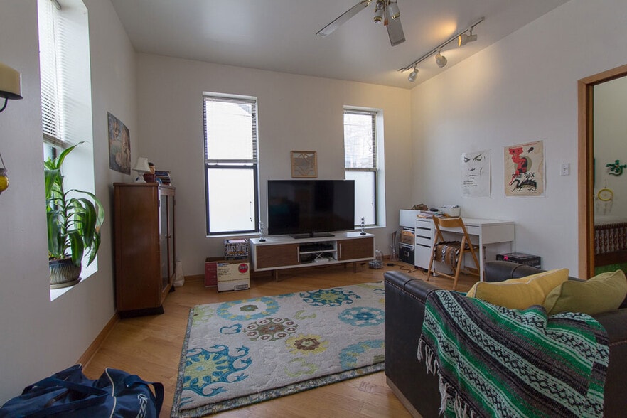 Building Photo - 2311 W Ohio St