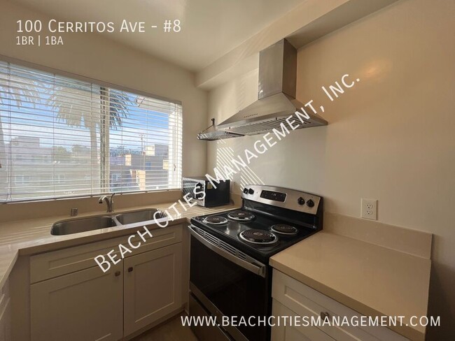 Building Photo - Charming 1 Bedroom 1 Bath Condo- Blocks Aw...