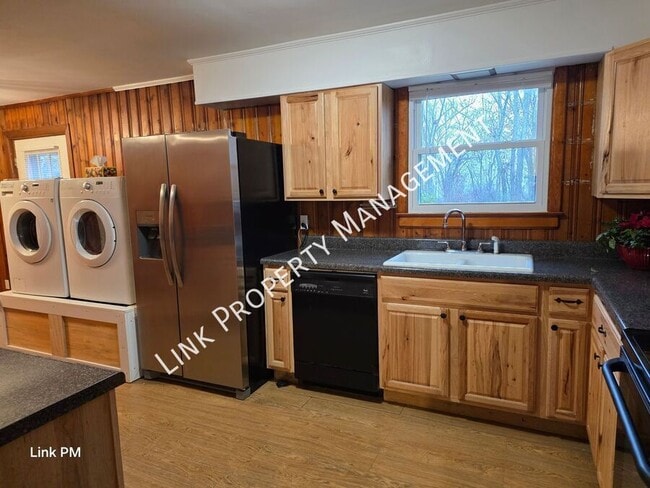 Building Photo - 3731 Knollwood Dr