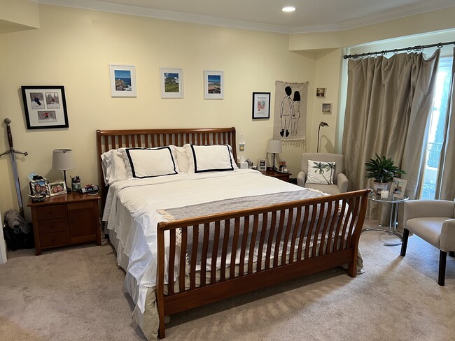 Master bedroom - 1540 S Bentley Ave
