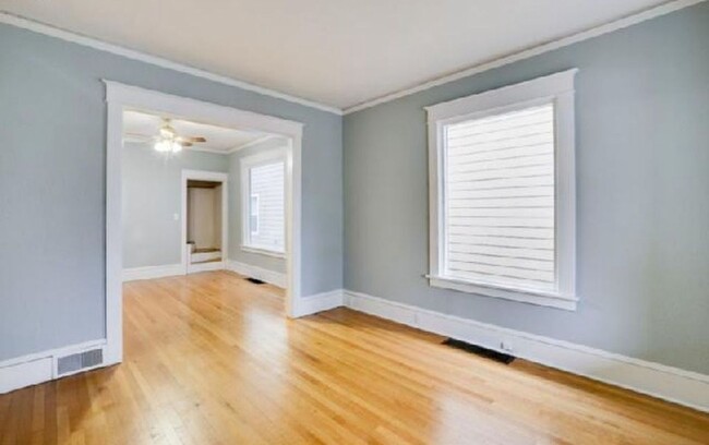 Building Photo - Charming 2-Bedroom Home for Rent near Univ...