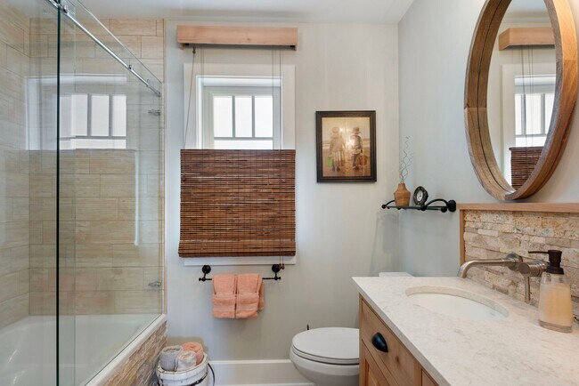 Building Photo - 21253 Lake George Blvd