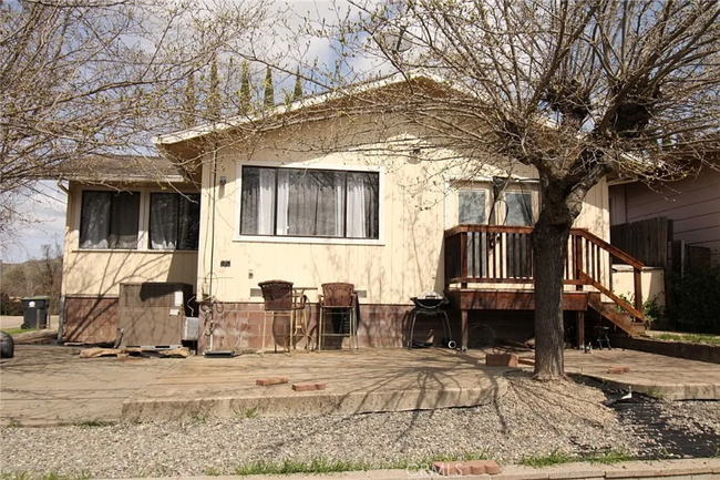 Primary Photo - 15150 Lakeview Ave