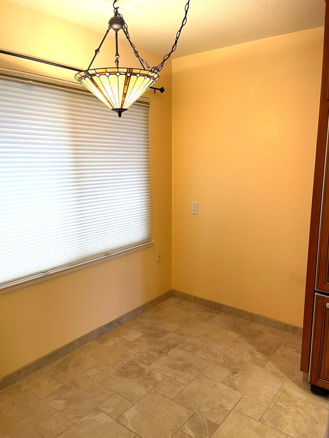 Building Photo - Spacious 2 Bedroom 2 Bathroom Unit in The ...