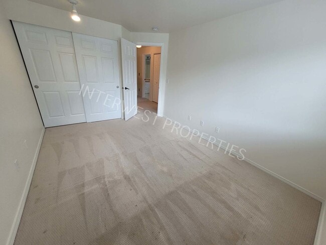 Building Photo - Beaverton 3 Bed 2.5ba Beautiful 2 Story Co...