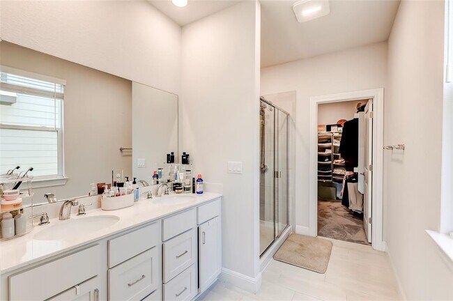 Building Photo - 15805 Oglethorpe Dr