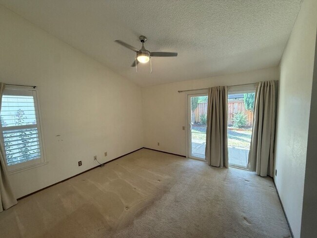 Building Photo - Modern 4 Bedroom One Story *Vacaville