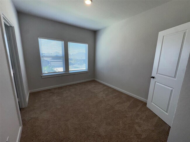 Building Photo - 102 Milo Dr