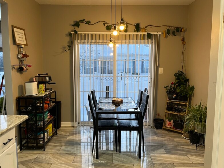 Building Photo - 82 Windingbrook Rd