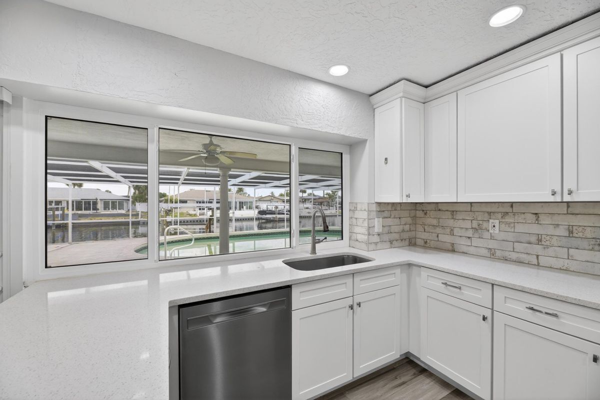 Building Photo - 6305 Cottonwood Ln