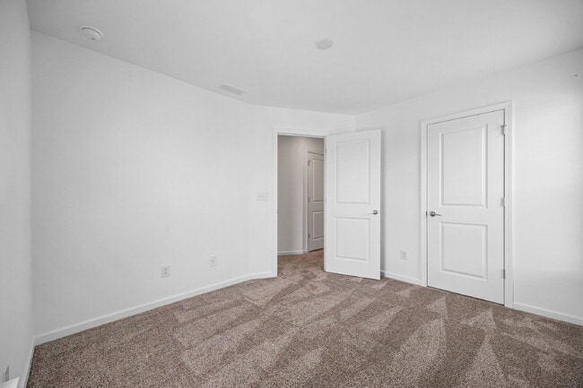 Building Photo - Spacious 3BR Townhome with Garage, Open Layout & Community Pool – Move-In Ready!