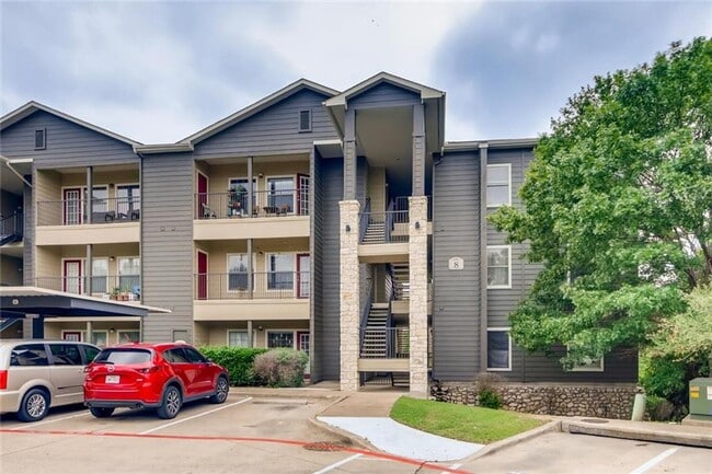 Building Photo - 2320 Gracy Farms Ln