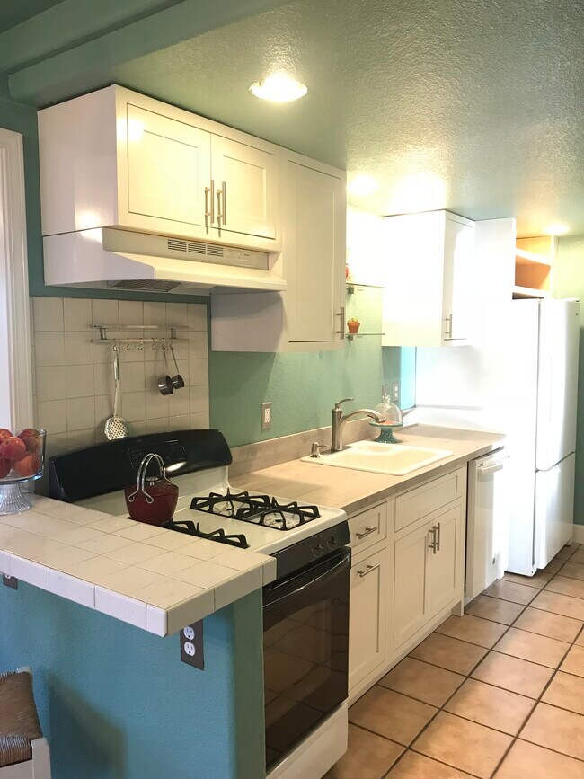 Building Photo - 5110 Clay St