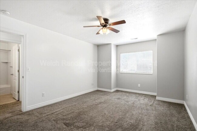 Building Photo - 672 E Clearwater Dr N