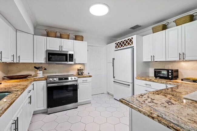 Building Photo - 5221 NE 26th Ave